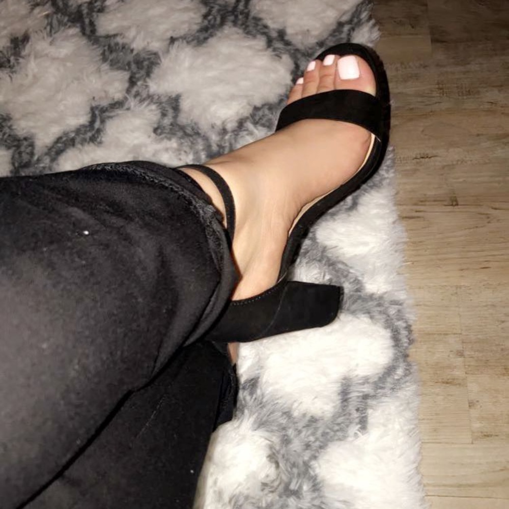 Heels 👠 - Picture 3 of 3